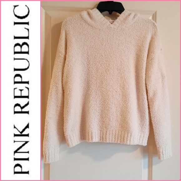 NWOT Pink Republic Ultra Soft Hooded Sweater